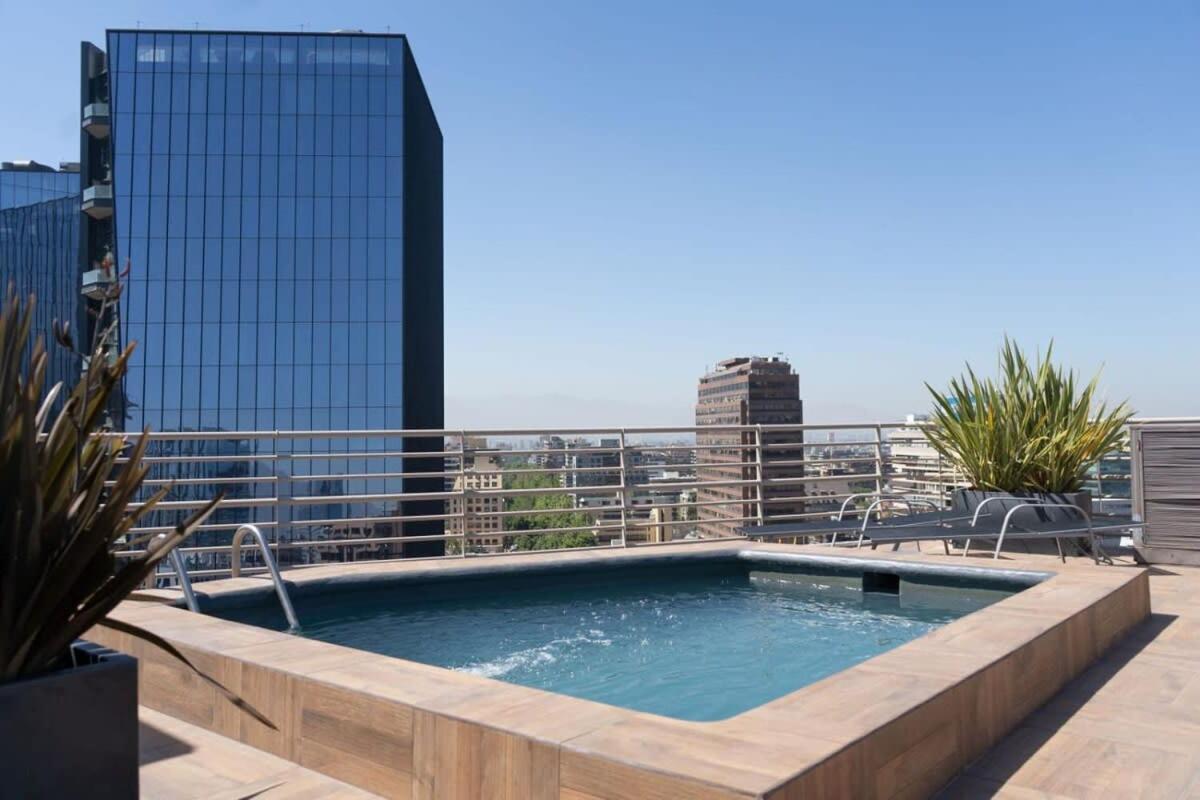 Elegant Steps Away From Costanera Center Santiago del Cile