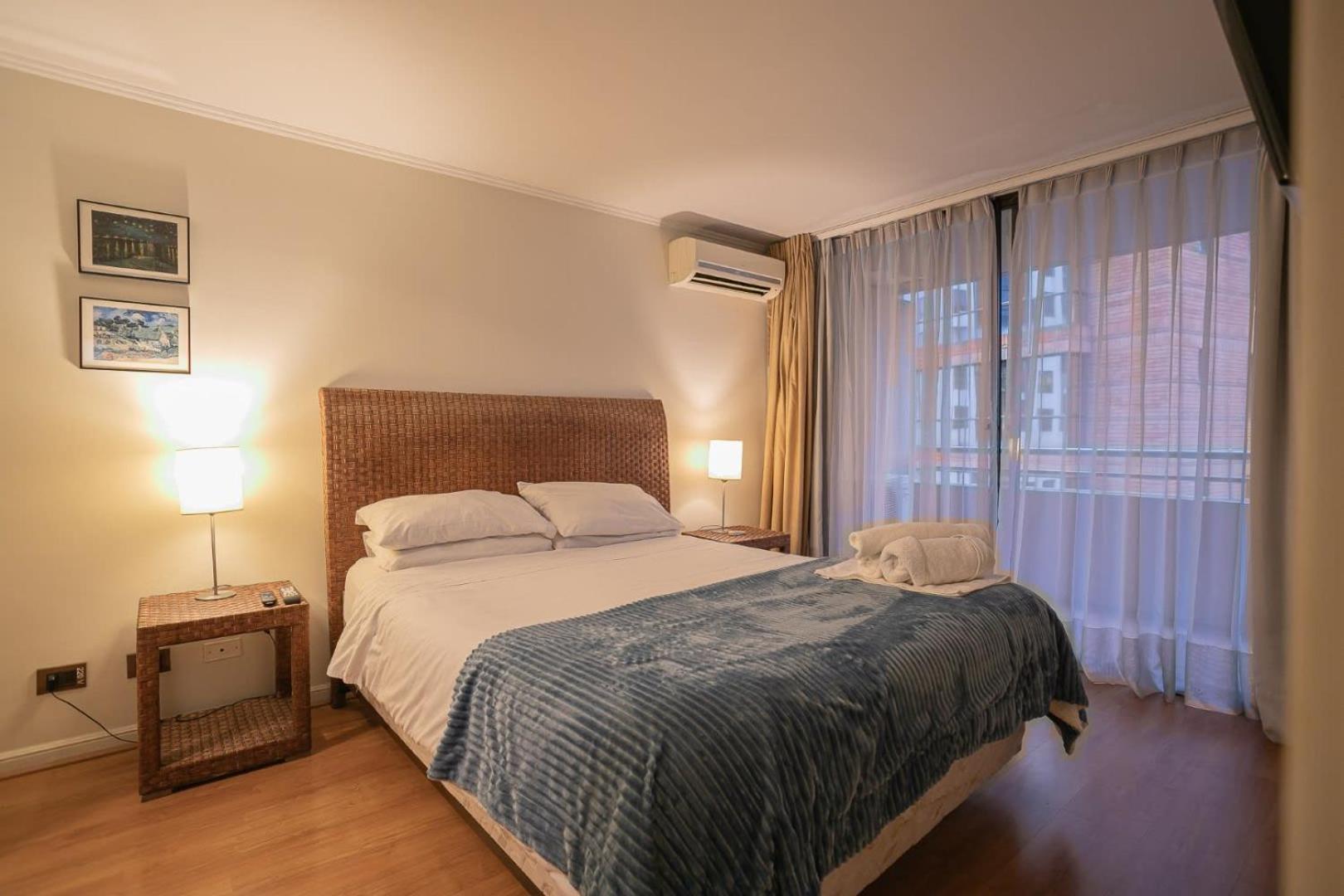 Elegant Steps Away From Costanera Center Appartamento